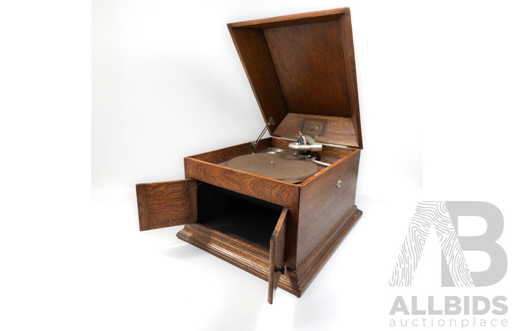 Antique HMV Zonophone Model 5 Gramophone in Oak Case