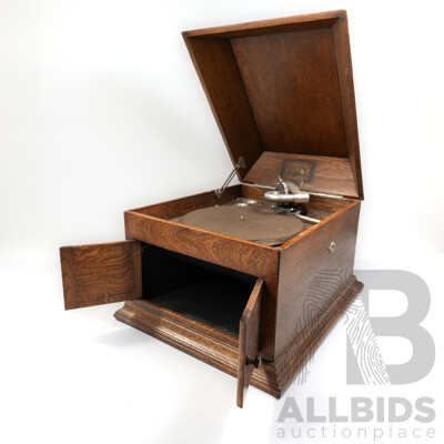 Antique HMV Zonophone Model 5 Gramophone in Oak Case