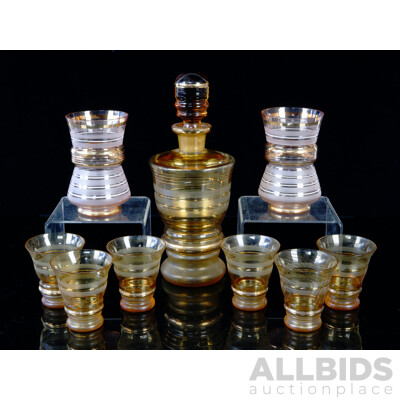 Vintage Art Deco Decanter with Beehive Form Stopper Along with Eight Glasses