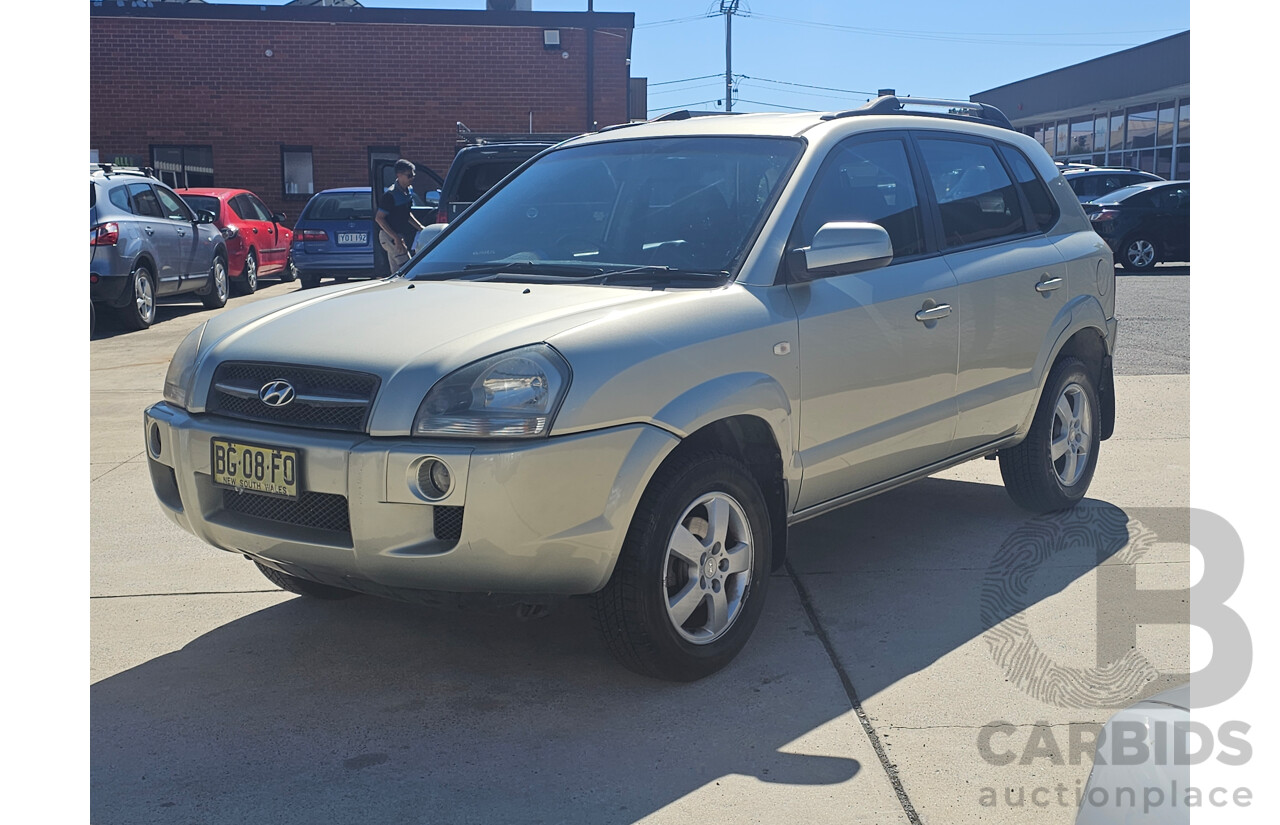 10/2005 Hyundai Tucson CITY  4d Wagon Silver 2.0L