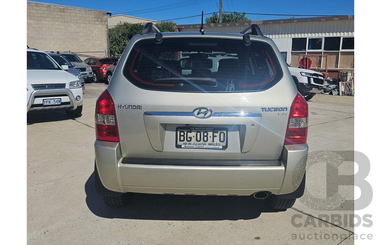 10/2005 Hyundai Tucson CITY  4d Wagon Silver 2.0L