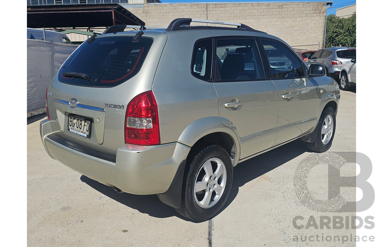 10/2005 Hyundai Tucson CITY  4d Wagon Silver 2.0L