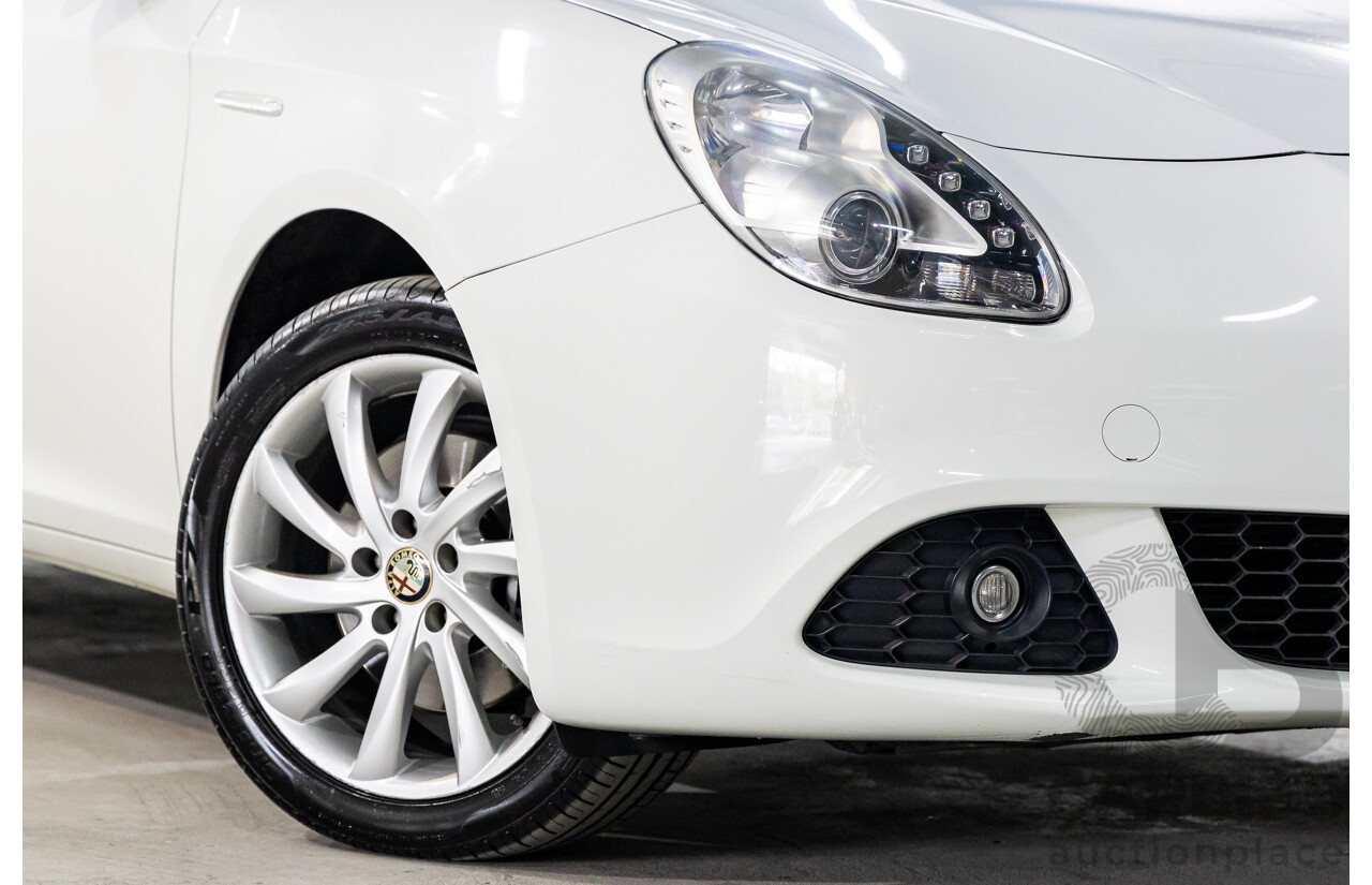 2/2013 Alfa Romeo Giulietta Distinctive  5d Hatchback White Turbo 1.4L