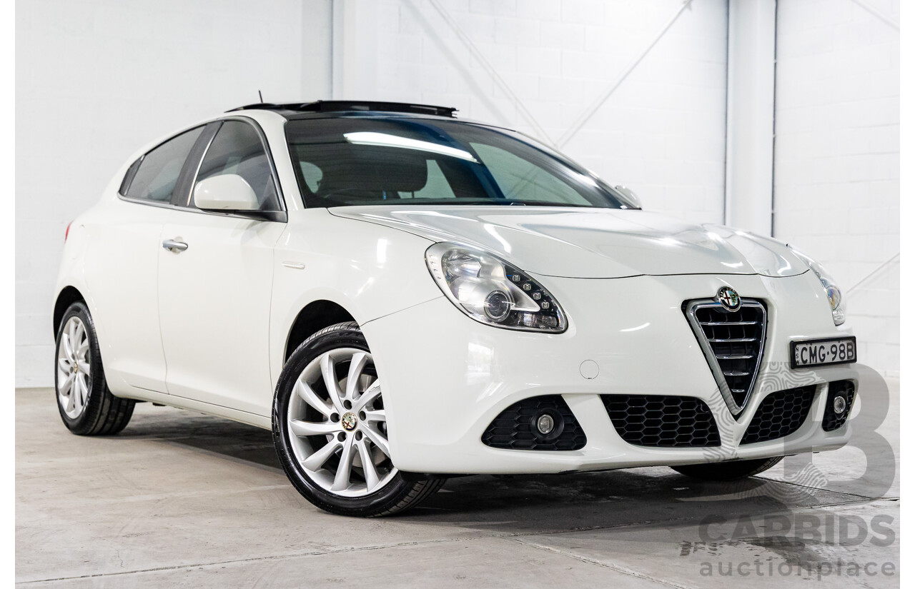 2/2013 Alfa Romeo Giulietta Distinctive  5d Hatchback White Turbo 1.4L