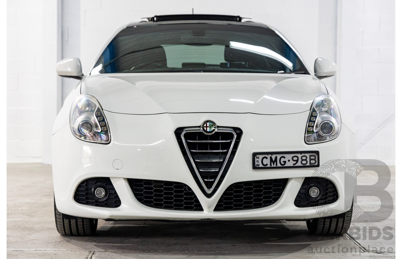 2/2013 Alfa Romeo Giulietta Distinctive  5d Hatchback White Turbo 1.4L