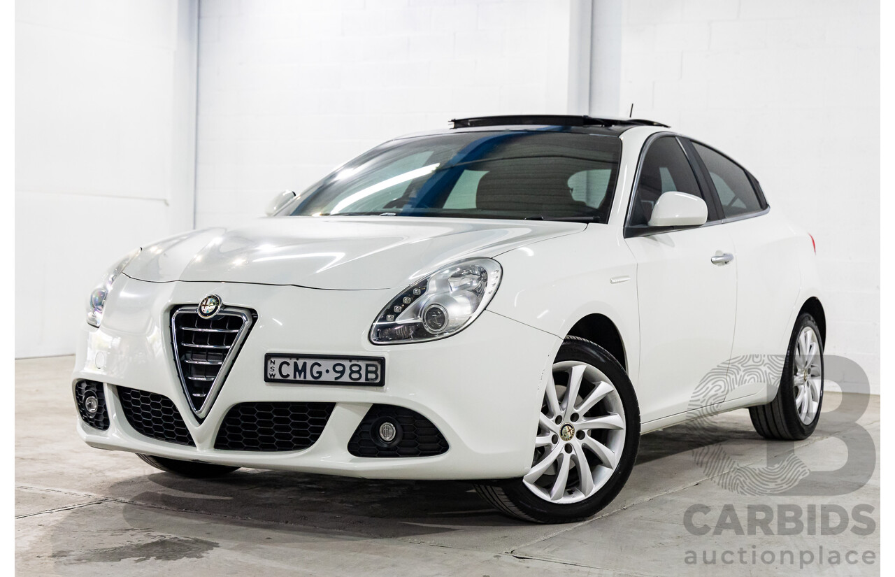 2/2013 Alfa Romeo Giulietta Distinctive  5d Hatchback White Turbo 1.4L