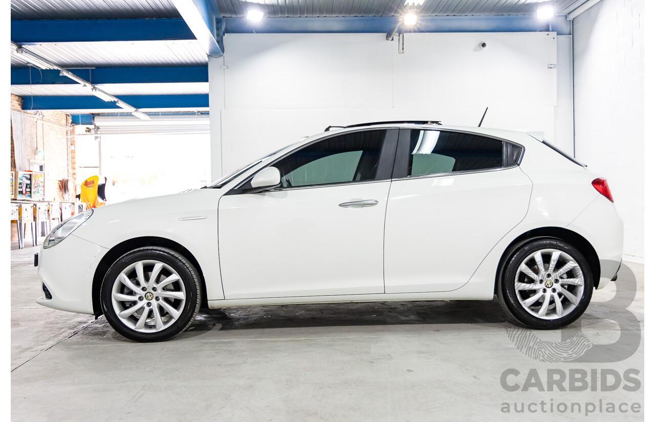 2/2013 Alfa Romeo Giulietta Distinctive  5d Hatchback White Turbo 1.4L