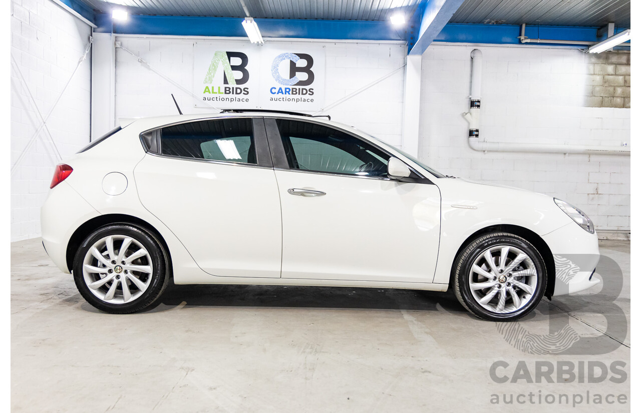 2/2013 Alfa Romeo Giulietta Distinctive  5d Hatchback White Turbo 1.4L