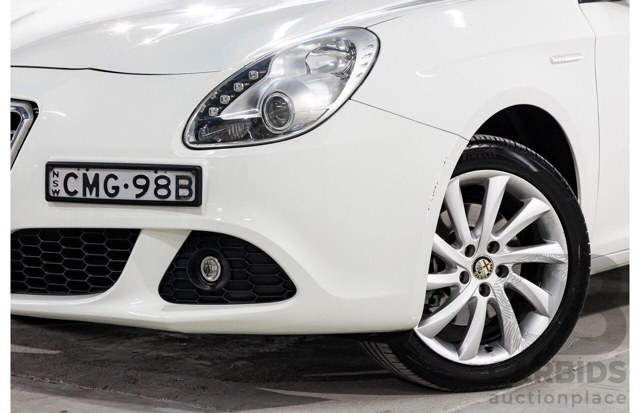 2/2013 Alfa Romeo Giulietta Distinctive  5d Hatchback White Turbo 1.4L