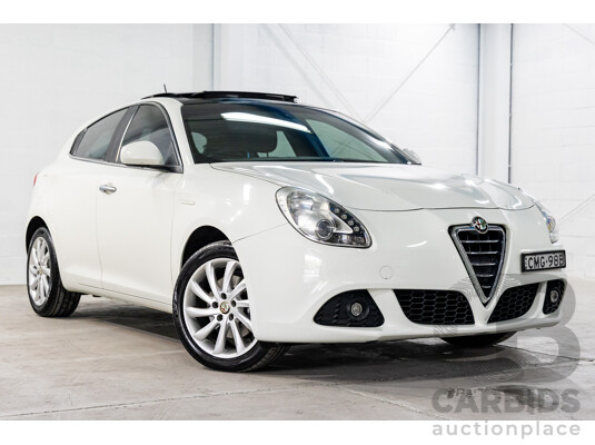 2/2013 Alfa Romeo Giulietta Distinctive  5d Hatchback White Turbo 1.4L