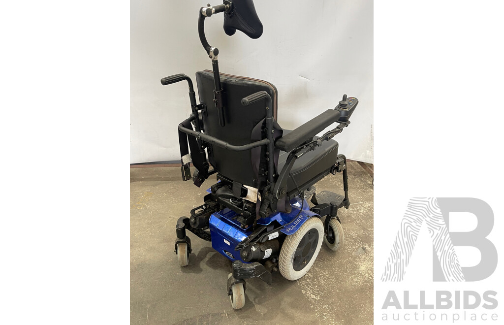 Quickie Pulse 5 Sunrise Medical Electric Wheelchair