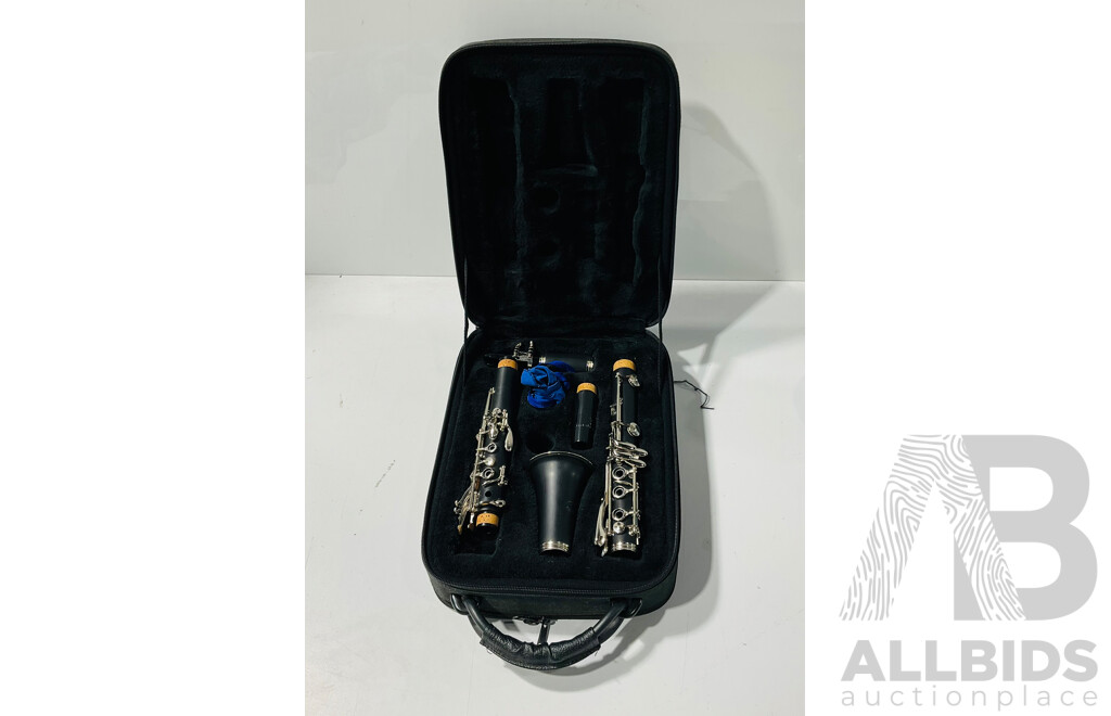 Jupiter Clarinet in Hard Plastic Carry Case