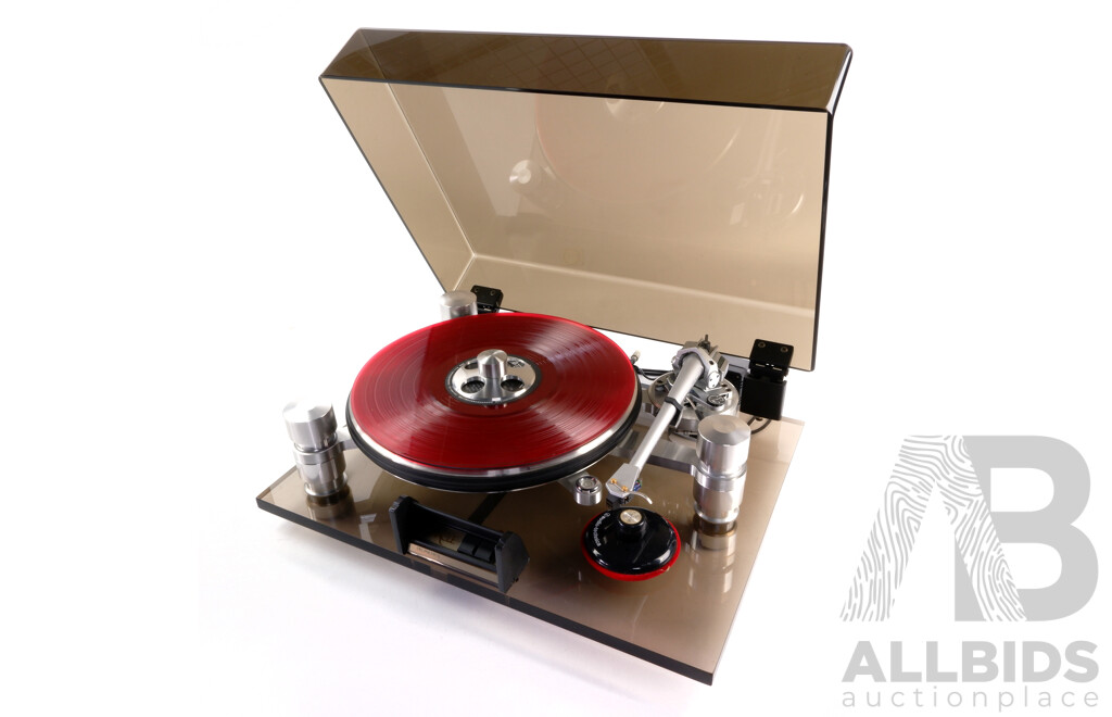 Rare Oracle Audio Corporation Delphi MK III Audiophile Turntable with Free Floating Suspension with SME Series IV Magnesium Tone Arm, Ortofon Moving Coil Cartridge MC 3000, All with Original Instruction Manuals