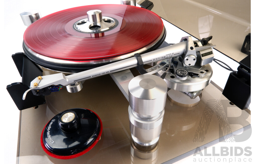 Rare Oracle Audio Corporation Delphi MK III Audiophile Turntable with Free Floating Suspension with SME Series IV Magnesium Tone Arm, Ortofon Moving Coil Cartridge MC 3000, All with Original Instruction Manuals