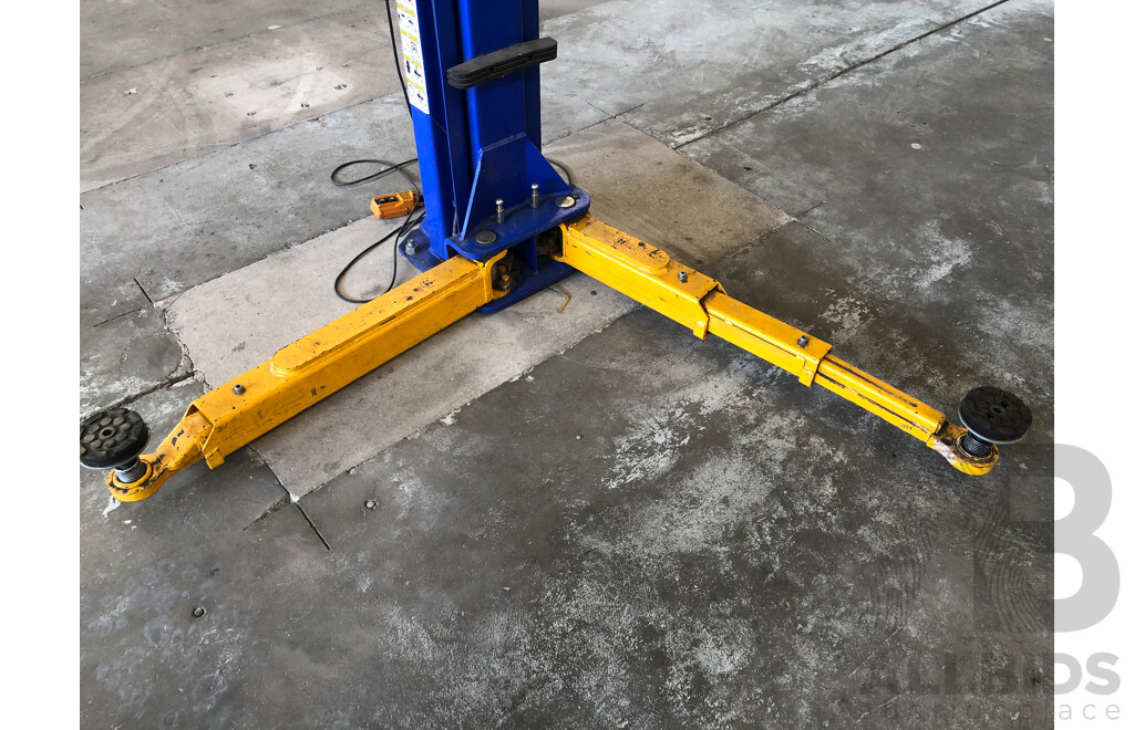 PowerRex 2 Post Wide Body Hoist with 4 Tonne Lift Capacity