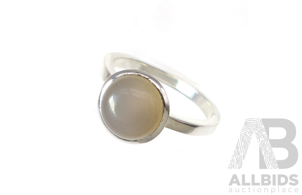 NEW - Sterling Silver Moonstone Cabochon Ring, Size Q 1/2, 4.30 Grams