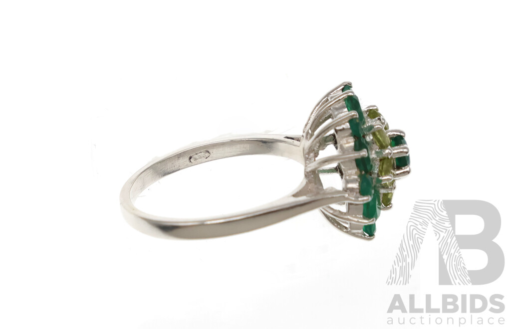 NEW - Sterling Silver Green Onyx & Peridot Cluster Ring, Size S, 4.79 Grams