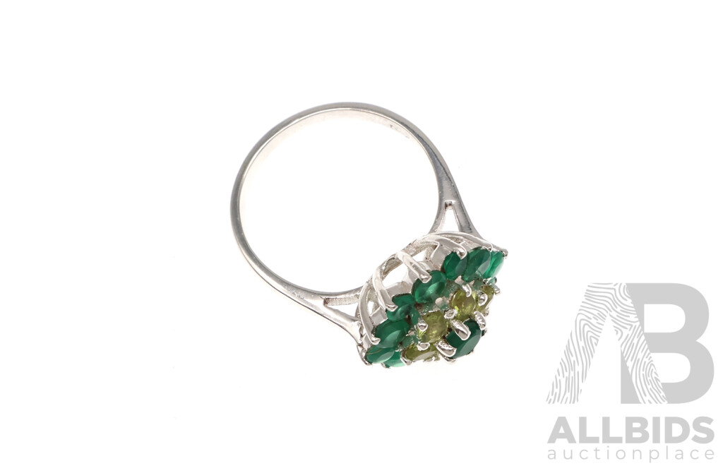 NEW - Sterling Silver Green Onyx & Peridot Cluster Ring, Size S, 4.79 Grams