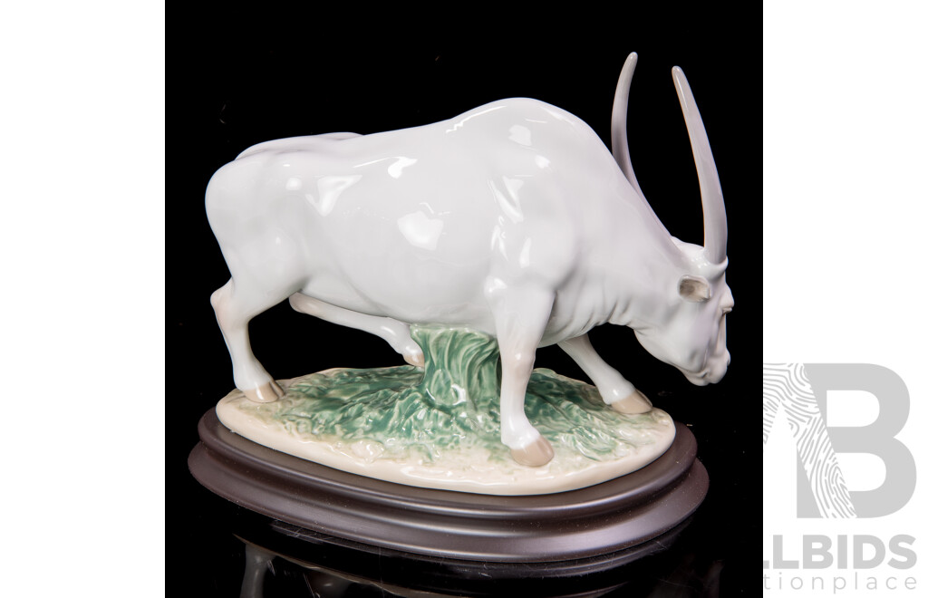 Lladro Chinese Zodiac Collection Porcelain Ox Figure with Stand in Original Box