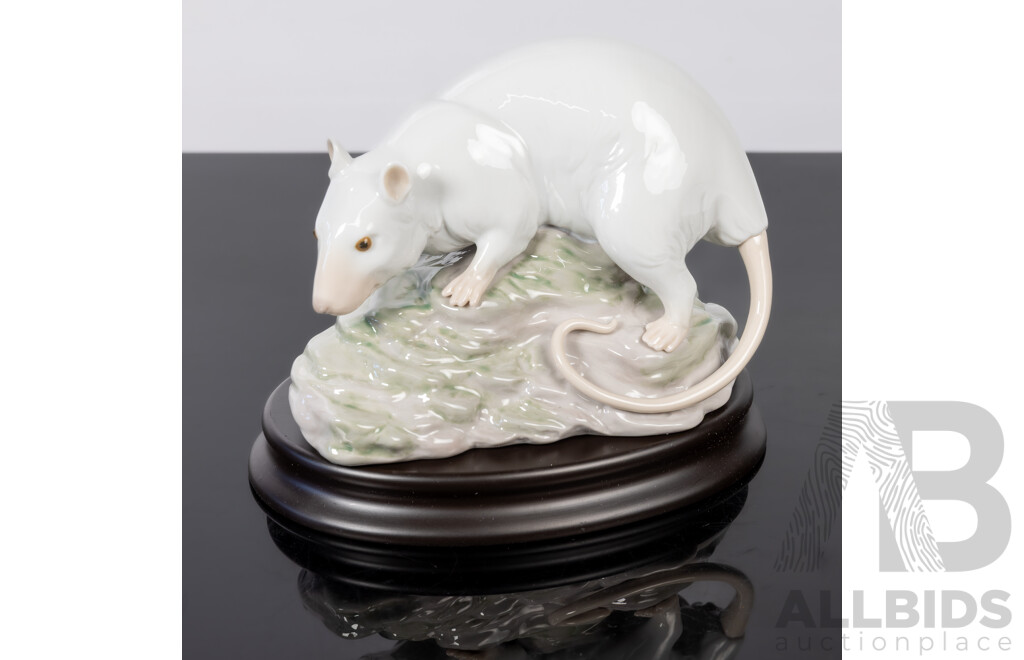 Lladro Chinese Zodiac Collection Porcelain White Ratus Ratus Figure with Stand in Original Box