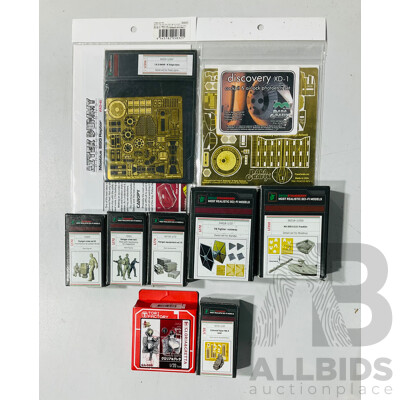 Collection of Scale Model Kits and Accessories From Greenstrawberry and More