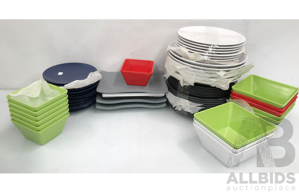 Bulk Lot of Assorted Plastic Plates, Trays, and Bowls