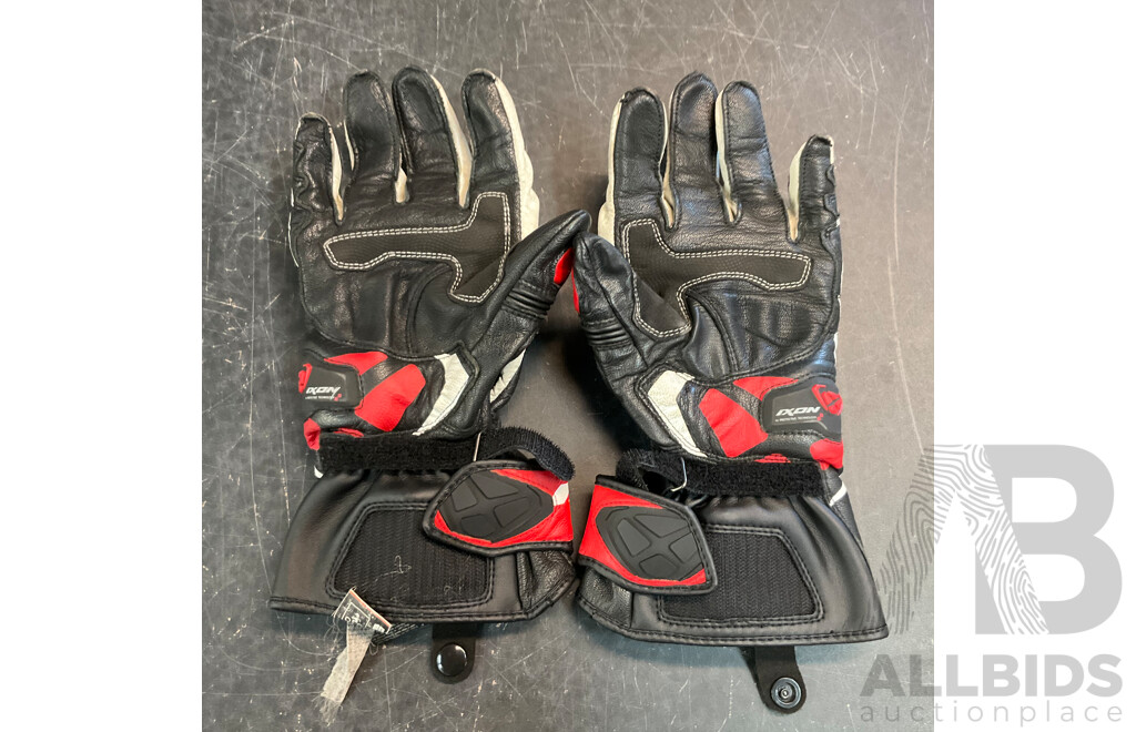 AJAY'S Sportsbike Seat Bag  & IXON Motorcycle Bike Gloves (Size L)