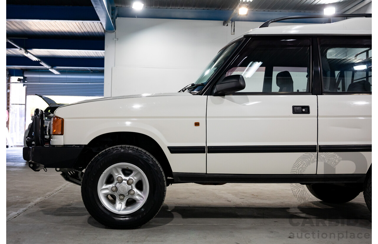 5/1999 Land Rover Discovery SE7 (4x4)  4d Wagon White 4.0L