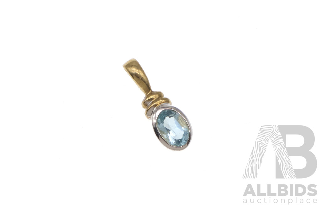 9ct Oval Cut Light Blue Topaz Pendant in a Bezel Setting, 15mm, 0.63 Grams