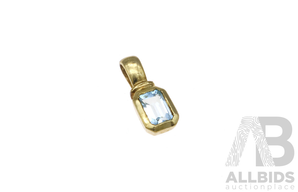 9ct Emerald Cut Light Blue Topaz Pendant in Bezel Setting, 14mm, 0.85 Grams