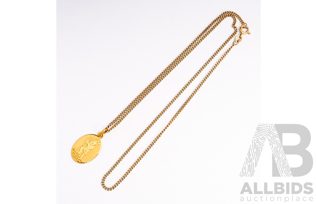 9ct St Christopher Medallion Pendant and 9ct Curb Link Chain, 45cm, 5.31 Grams