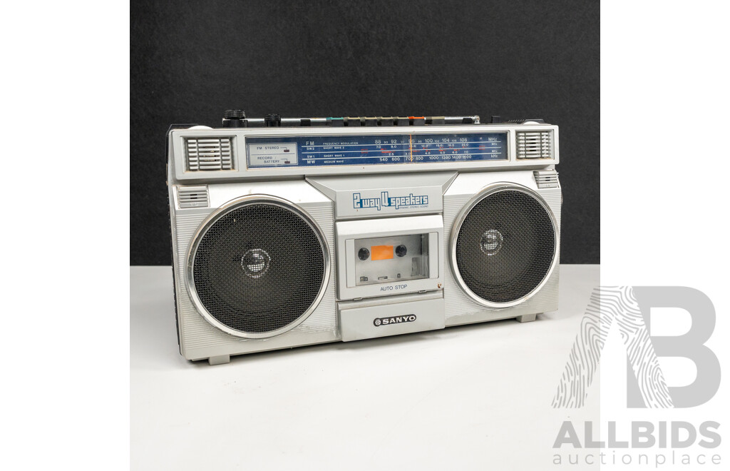 Retro Sanyo Stereo Radio Cassette Recorder M9500 2K