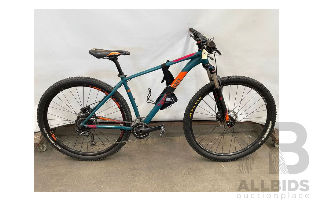 Polygon Xtrada Men's Mountain Bike