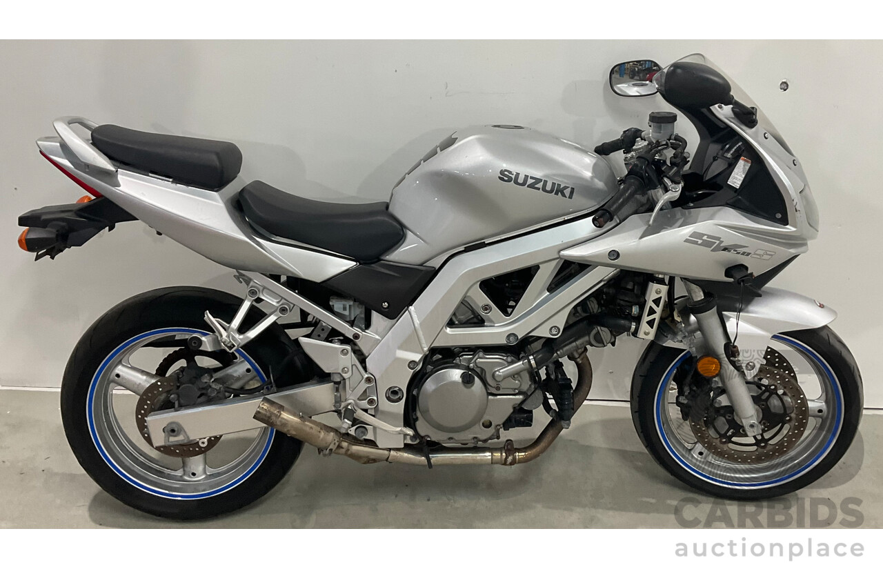 Suzuki SV650S Motorbike