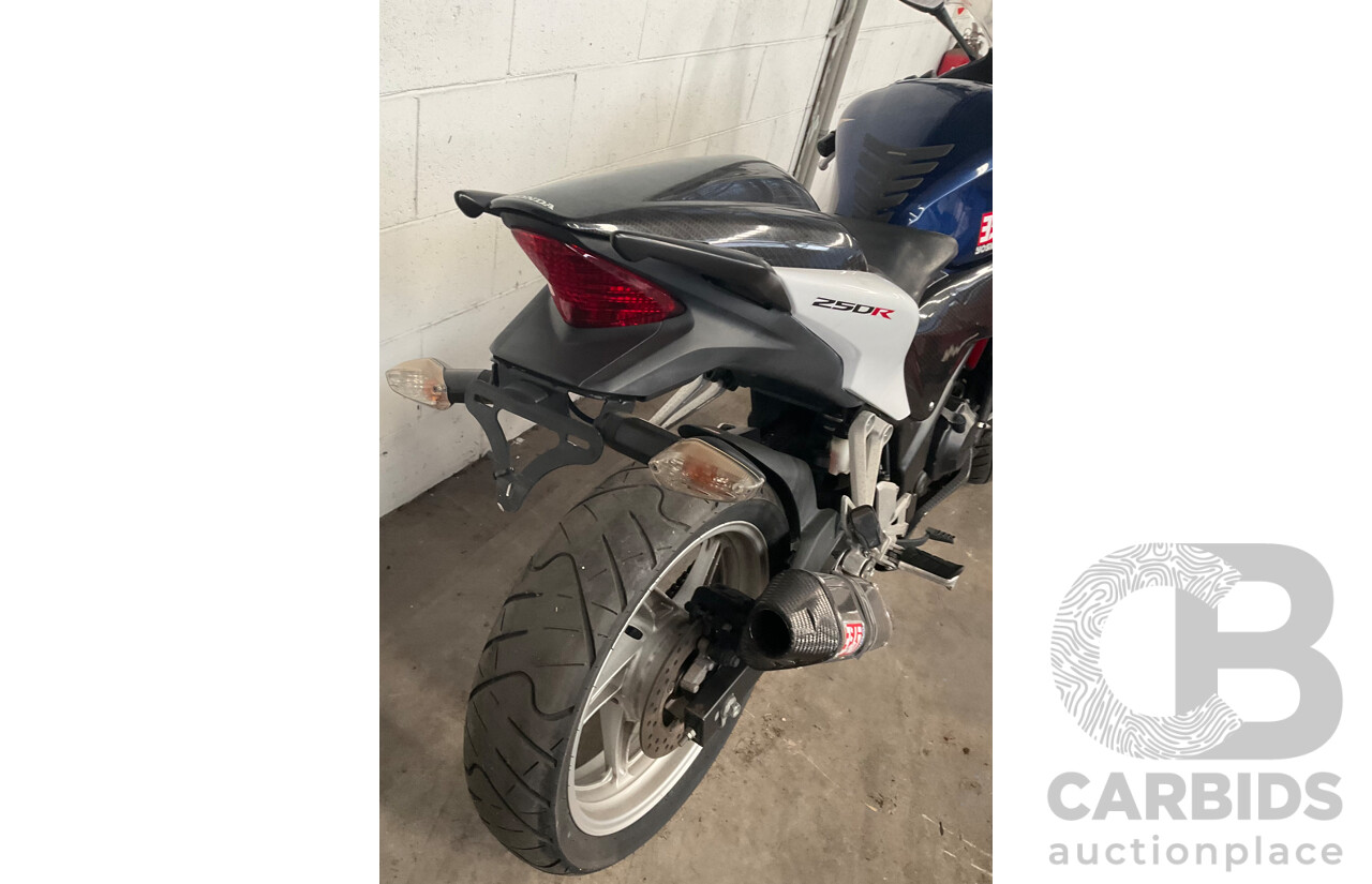 Honda CBR205R Motorbike VIN MLHMC41U6B5002324