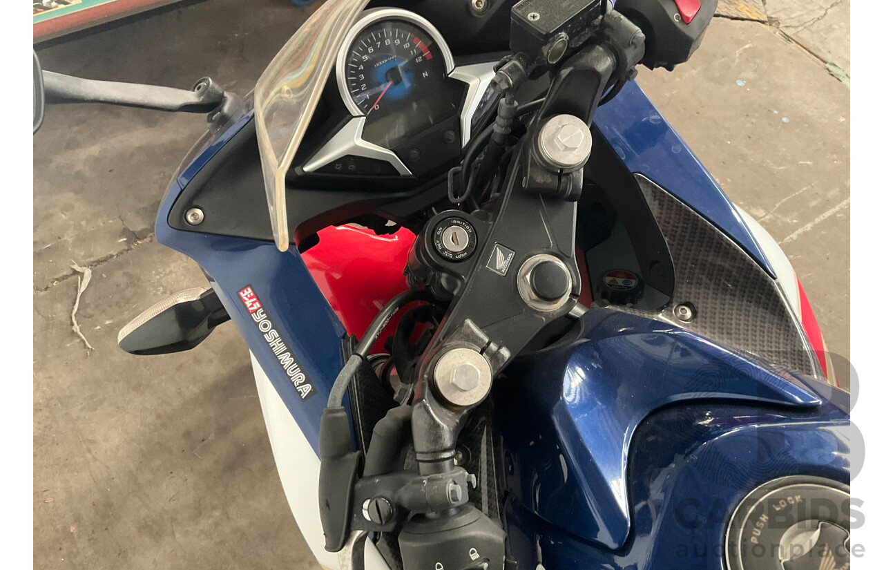 Honda CBR205R Motorbike