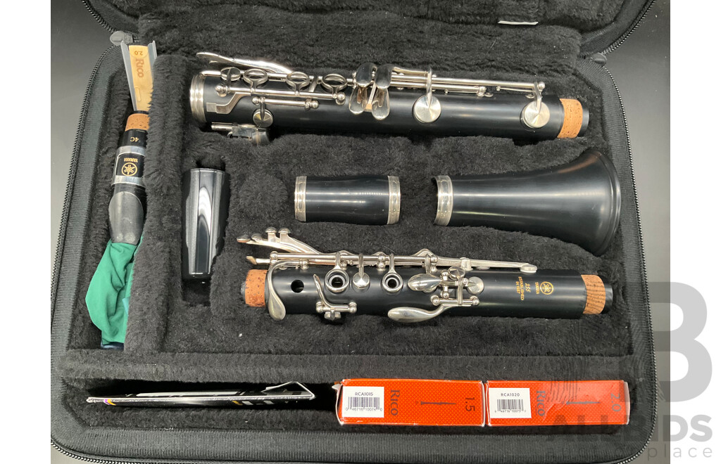 YAMAHA Clarinet in Case