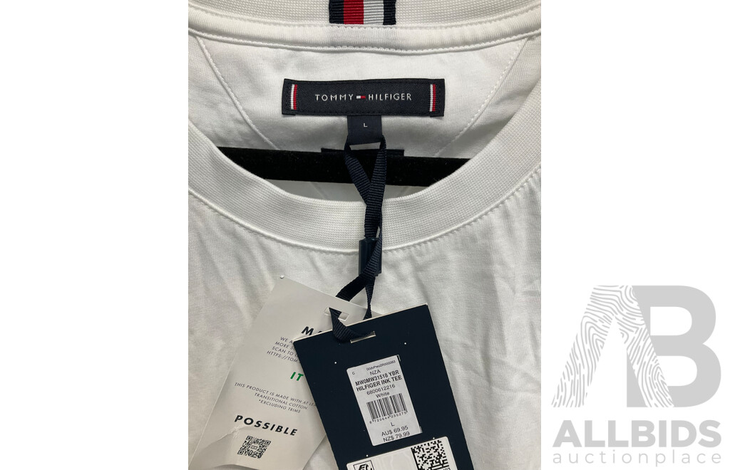 Assorted Bundle Size L Branded TOMMY HILFIGER - Lot of 2