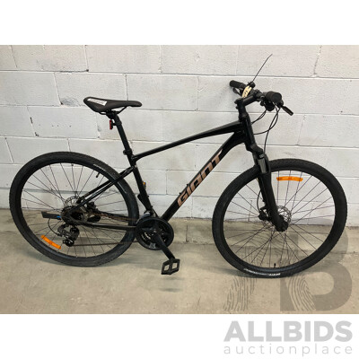 Giant Roam Mountain Bike (Size M)