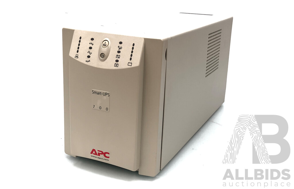 APC Smart-UPS 700VA W/Auto Select Input Voltage - Brand New