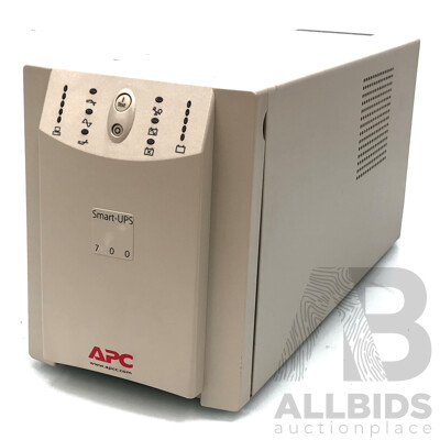 APC Smart-UPS 700VA W/Auto Select Input Voltage - Brand New