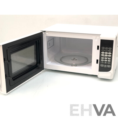Homemaker 700 Watt Microwave Oven