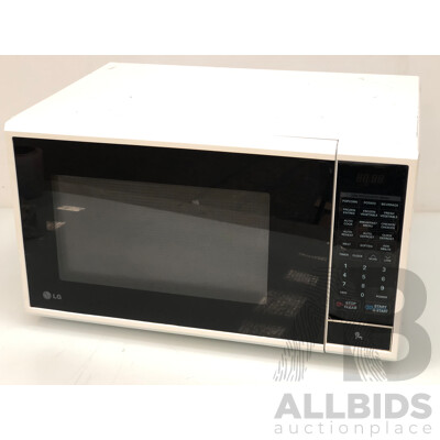 LG 1100 Watt Microwave Oven