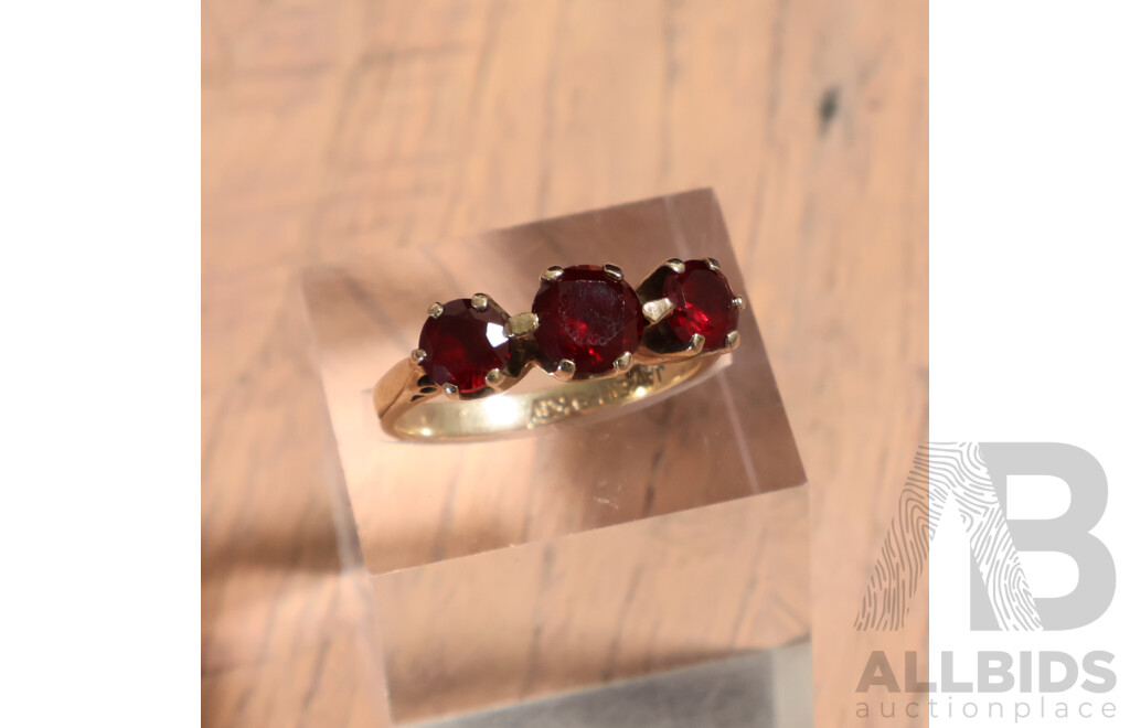 9ct Vintage Garnet Trilogy Ring, Size N, 3.67 Grams