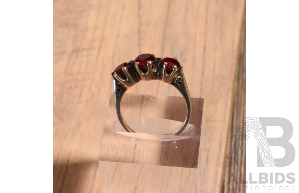 9ct Vintage Garnet Trilogy Ring, Size N, 3.67 Grams