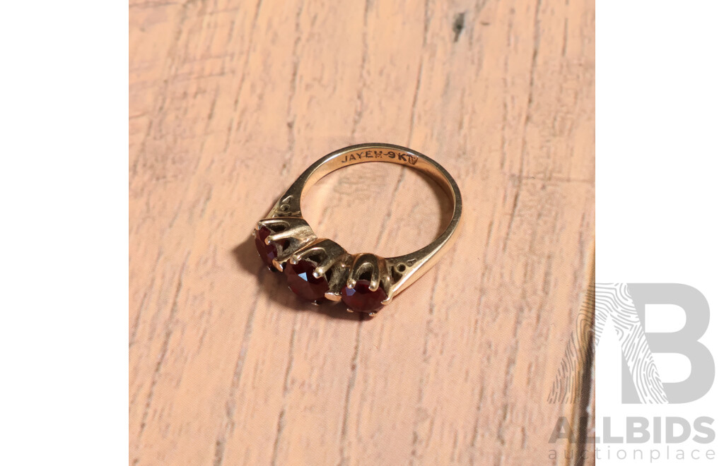 9ct Vintage Garnet Trilogy Ring, Size N, 3.67 Grams