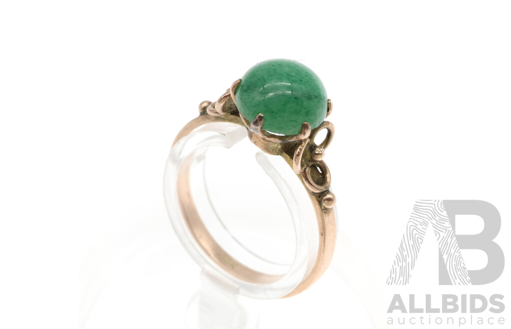 14ct Vintage Rose Gold Ring with Chinese Jade Cabochon, Size N, 2.07 Grams