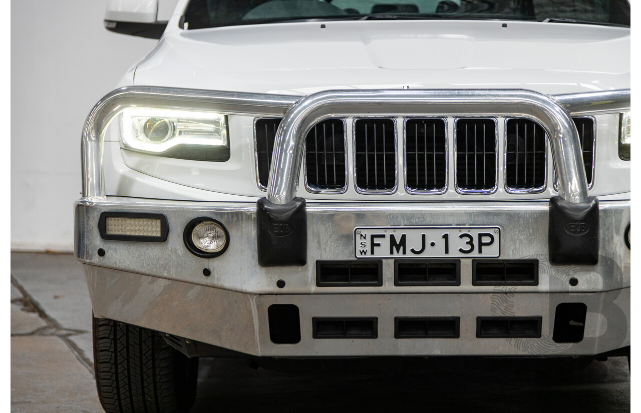 10/2014 Jeep Grand Cherokee Laredo (4x4) WK MY15 4d Wagon Bright White 3.0L Turbo Diesel