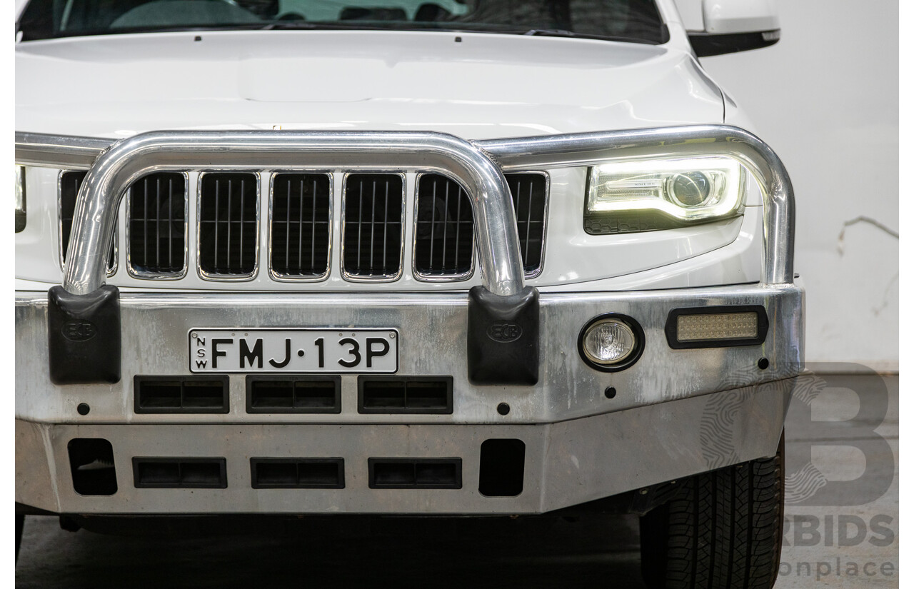 10/2014 Jeep Grand Cherokee Laredo (4x4) WK MY15 4d Wagon Bright White 3.0L Turbo Diesel