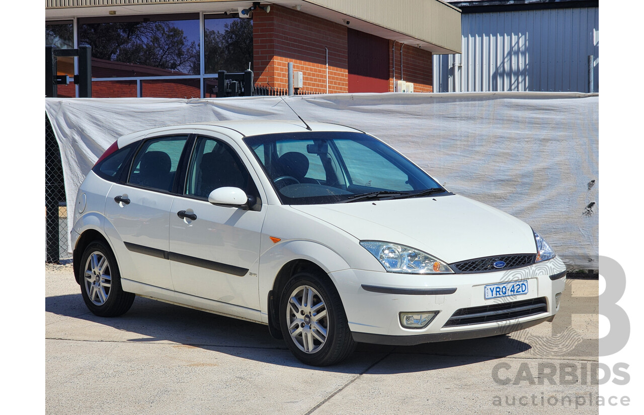 9/2004 Ford Focus SR LR 5d Hatchback White 2.0L